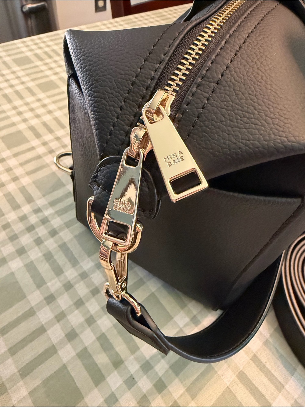 Mina Baie Black mini Emmy with Removable Strap - Picture 2 of 5